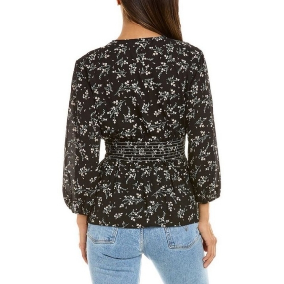 NWT Max Studio Black/White Tie Front V-Neck Blouse. Size Small - Picture 2 of 10